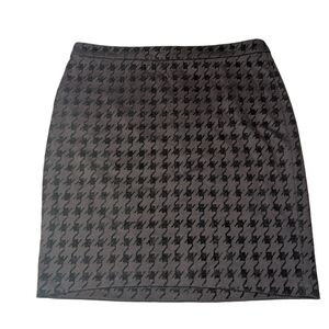 Elegant Black Houndstooth Skirt